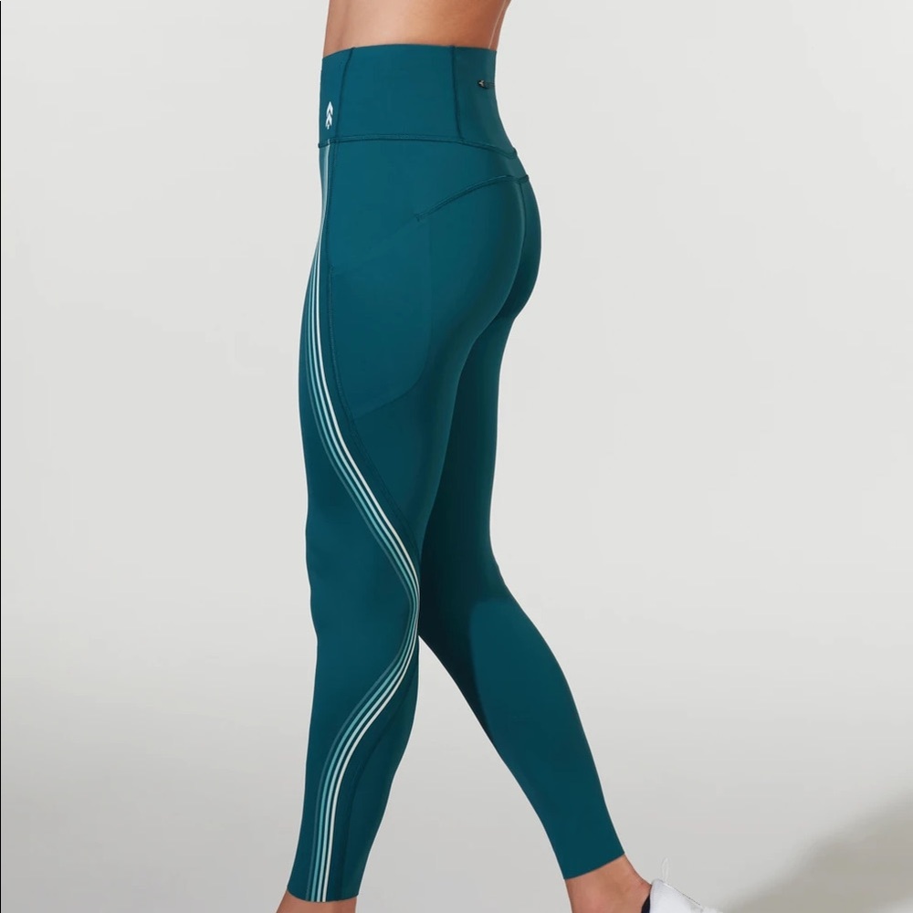 *NWT* Lululemon + Barry’s | Bermuda Speed Light Tight 28” - Teal